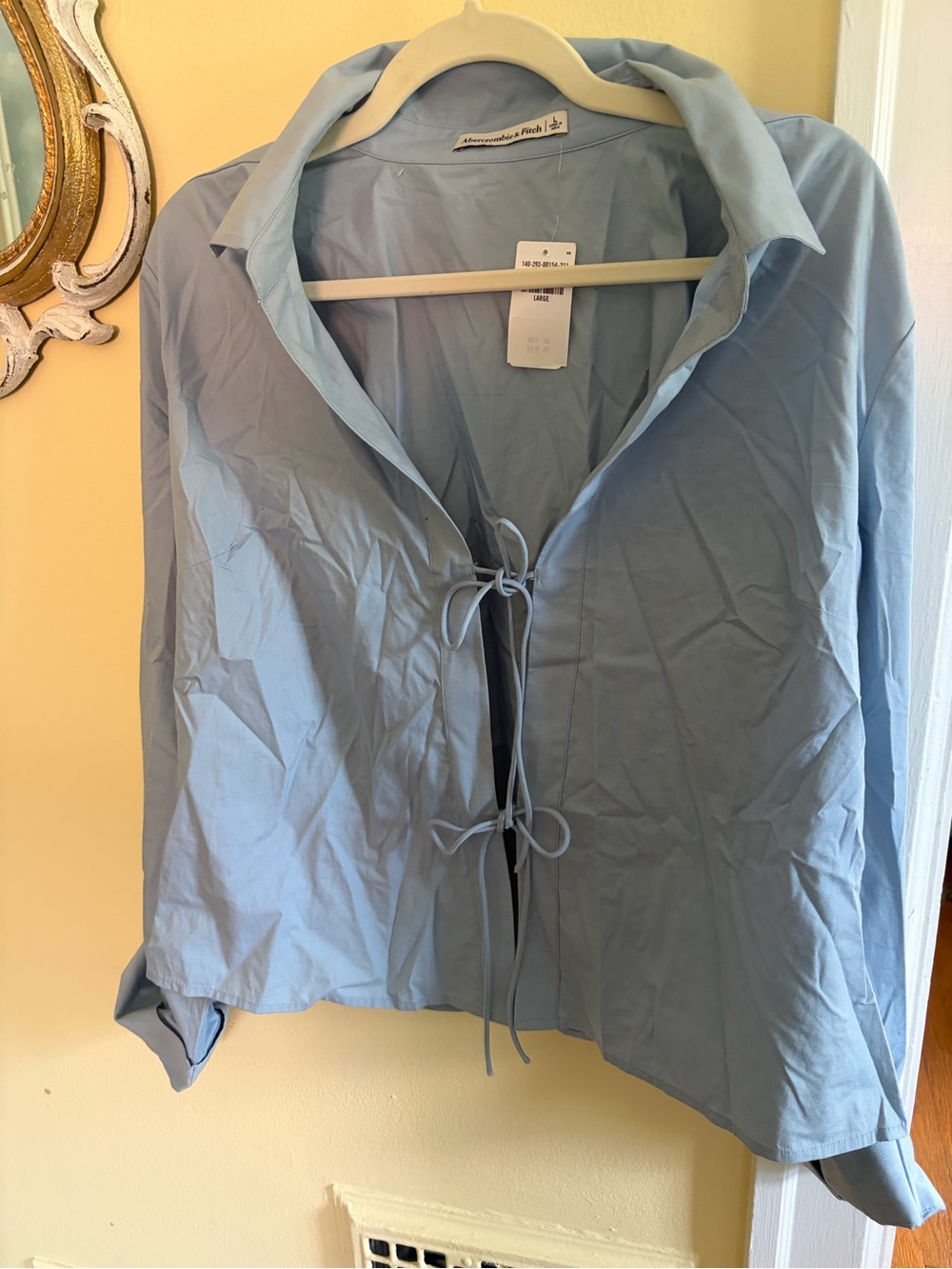 Abercrombie & Fitch Light Blue Casual tie front top size L NWT
